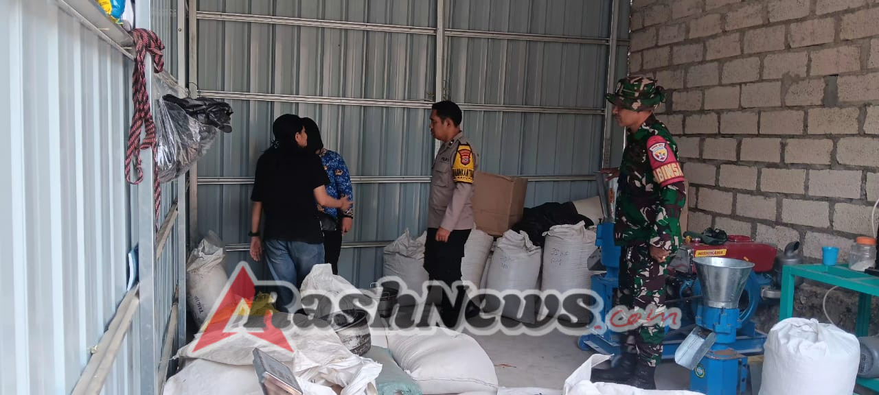 Babinsa Kayu Putih Bersinergi Selesaikan Keluhan Lingkungan Warga