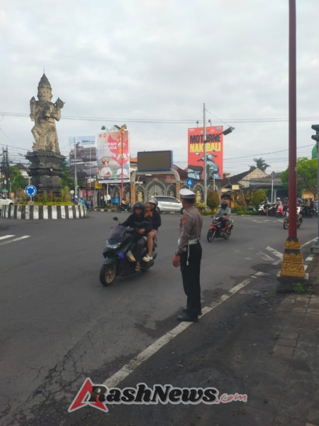 Personil Lantas Laksanakan Gatur Pagi Demi Ketertiban Dan Kelancaran Arus Lalin Di Ktl 1 Subagan