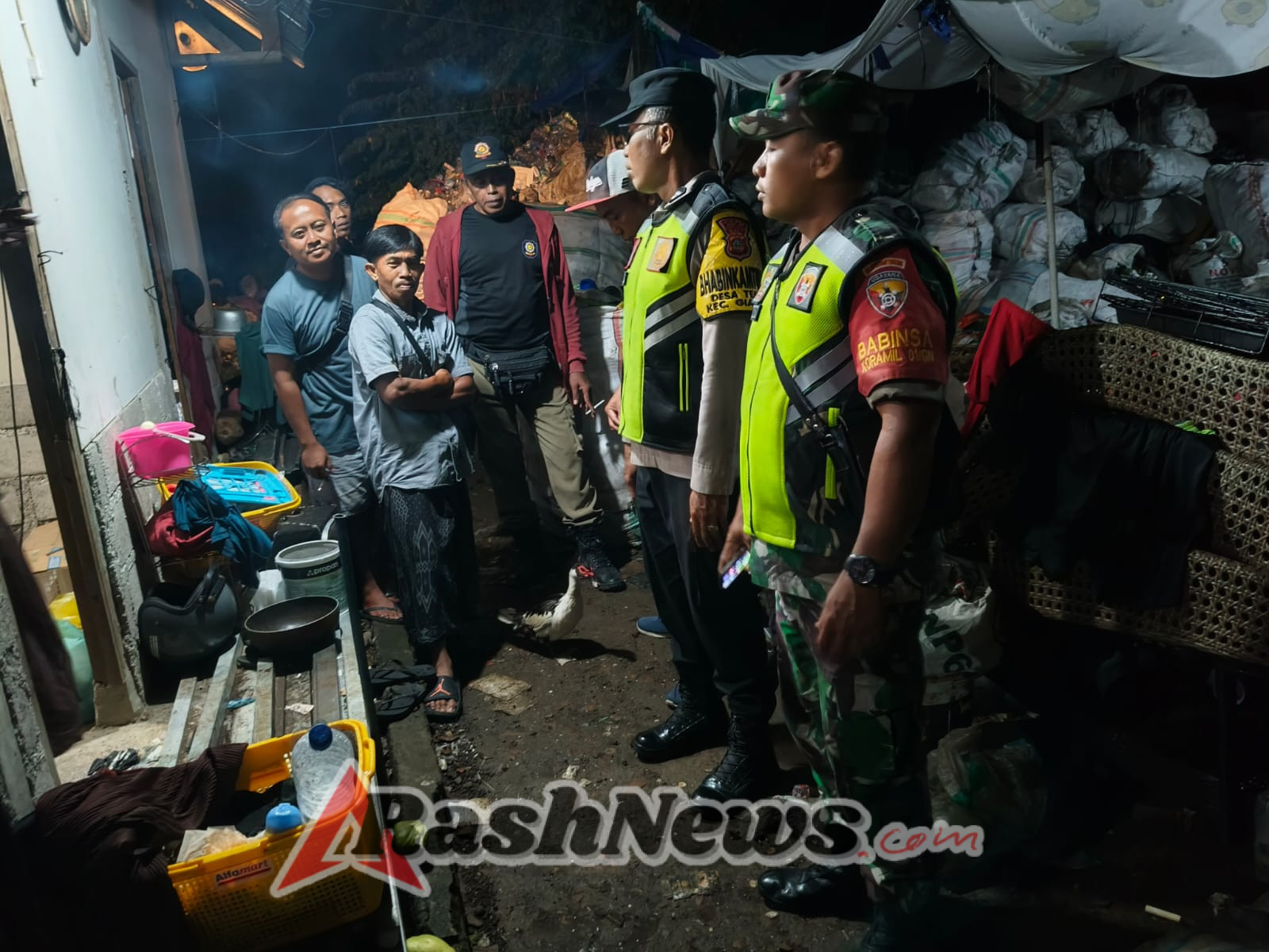 Bhabinkamtibmas Desa Temesi Laksanakan Sidak Penduduk Pendatang Jelang Hari Raya Galungan Dan Kuningan