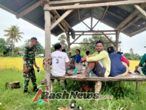 TNI AD Pererat Hubungan dengan Masyarakat, Babinsa Maurole Laksanakan Pamwil di Keliwumbu