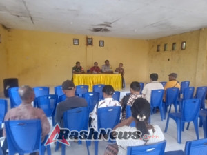 Babinsa Serma M. Zulkifli Laksanakan Komsos dan Pamwil di Kelurahan Paupire