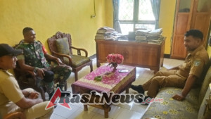 Babinsa Koramil 1624-02/Adonara Jalin Sinergi dengan Aparat Kecamatan Kelubagolit