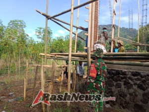Masyarakat Antusias, Babinsa Koramil Maurole Gelar Karya Bhakti di Dusun 1 Desa Kanganara
