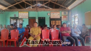 Babinsa Hadiri dan Dukung Penyaluran BLT di Desa Mutung Ngeding