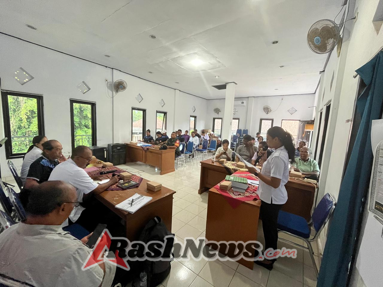 Babinsa Getakan Hadiri Musdesus, Tekankan pentingnya Dukungan Dan Peran Aktif Masyarakat Sukseskan Pembangunan Desa