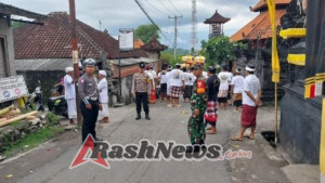 Persembahyangan Dan Melasti Di Jembatan Kuning, Babinsa Bersama Bhabinkamtibmas  Dan Pecalang Di Lembongan Optimalkan Pengamanan