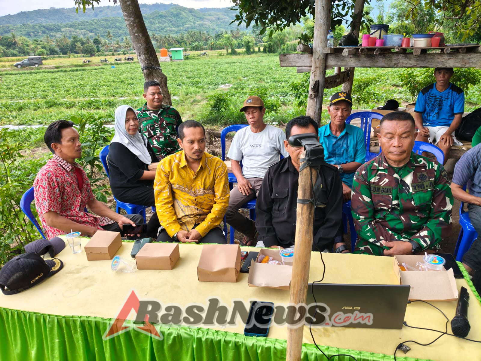Danramil Utan Wakili Dandim 1607/Sumbawa pada Vicon Peninjauan Pengairan Pertanian oleh Kasad