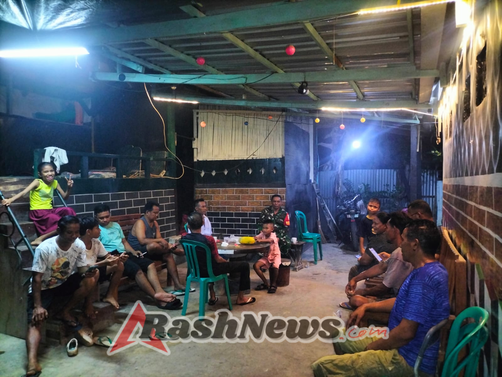 Kegiatan Ronda Malam Babinsa Woha Berjalan Lancar dan Aman