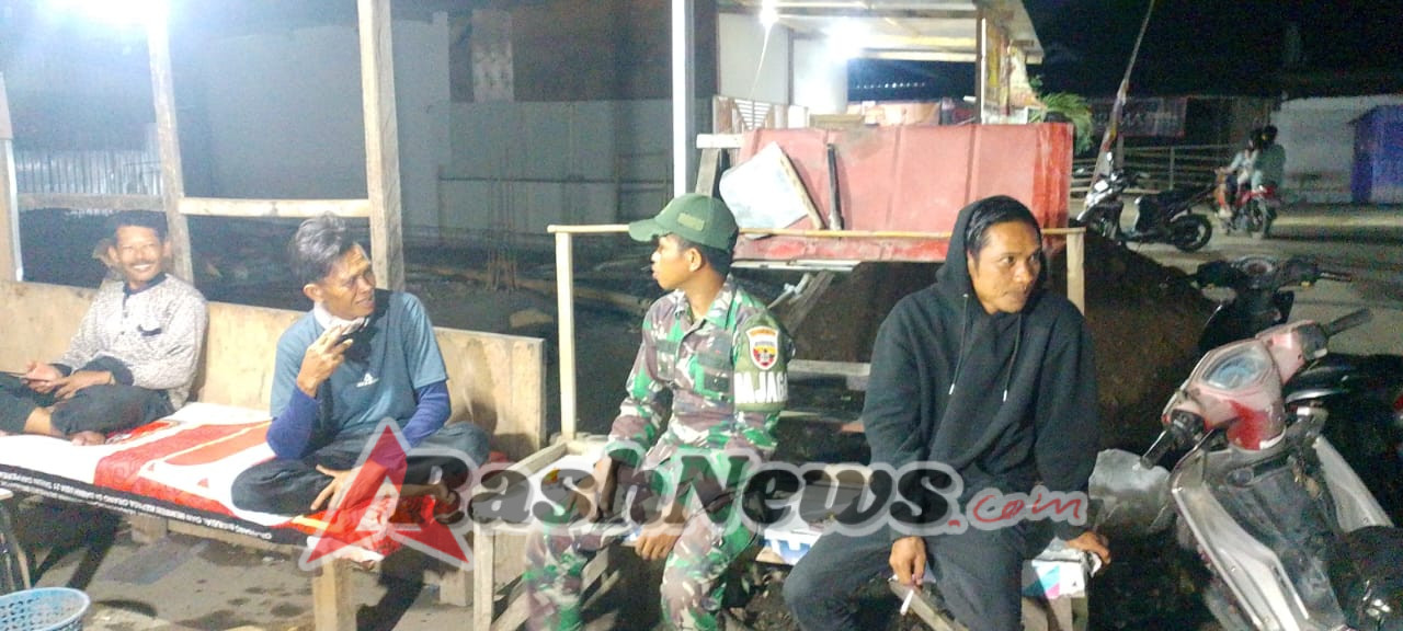Patroli Malam Babinsa Sekongkang, Bentuk Kepedulian TNI terhadap Kamtibmas