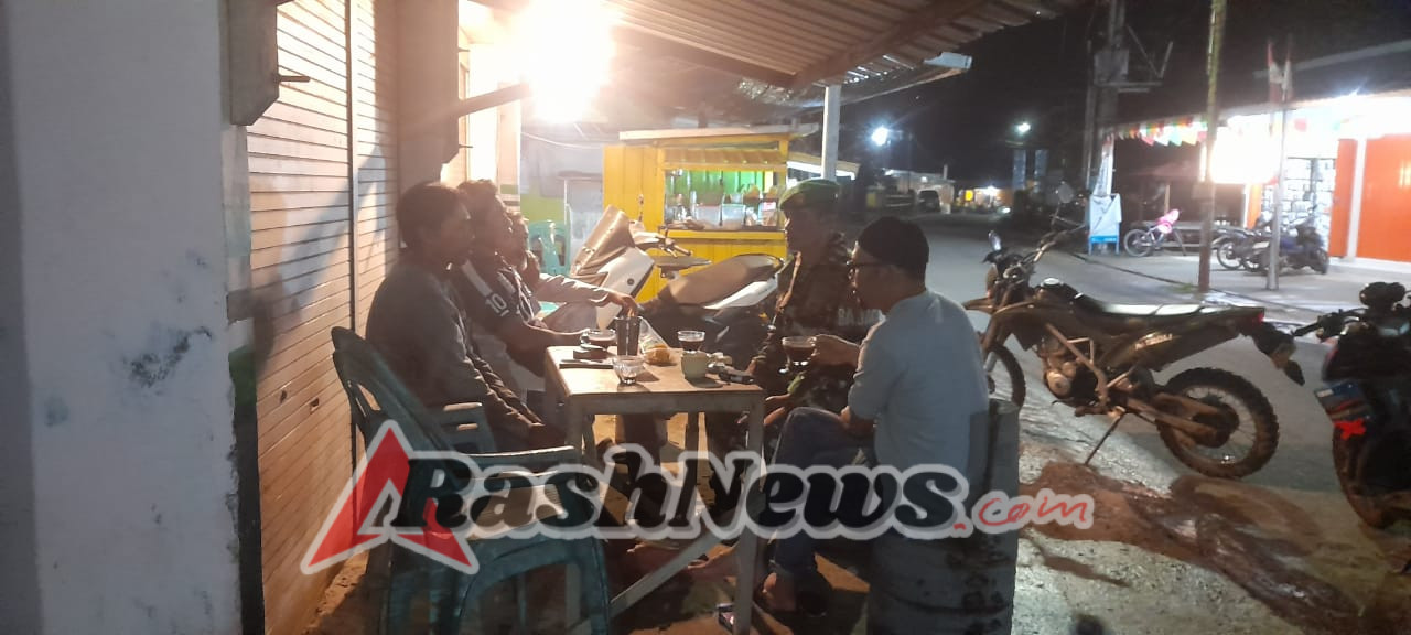 TNI Hadir di Tengah Rakyat, Babinsa Seteluk Imbau Warga Tidak Timbulkan Keributan