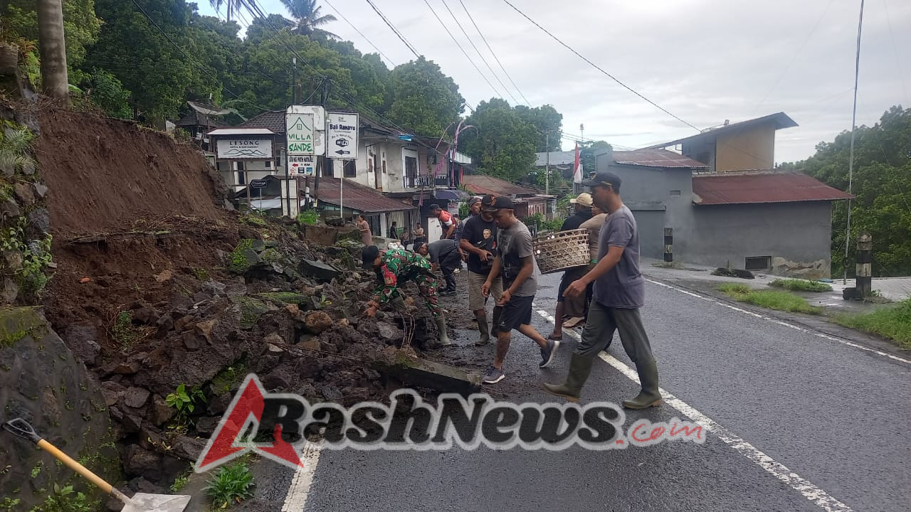Semangat Gotong Royong, Babinsa dan Masyarakat Bersatu Pulihkan Akses di Tabog