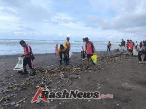 Kapolsek Selbar hadiri kegiatan Clean Up Pantai Dalam Rangka HUT Singgasana ke-532