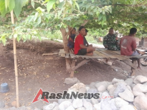 Tugas Pokok Satkowil, Babinsa Maurole Gelar Pamwil dan Komsos Bersama Masyarakat