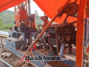 Babinsa Monitoring Pengerjaan Sumur Dalam 100 Meter di Kecamatan Belo