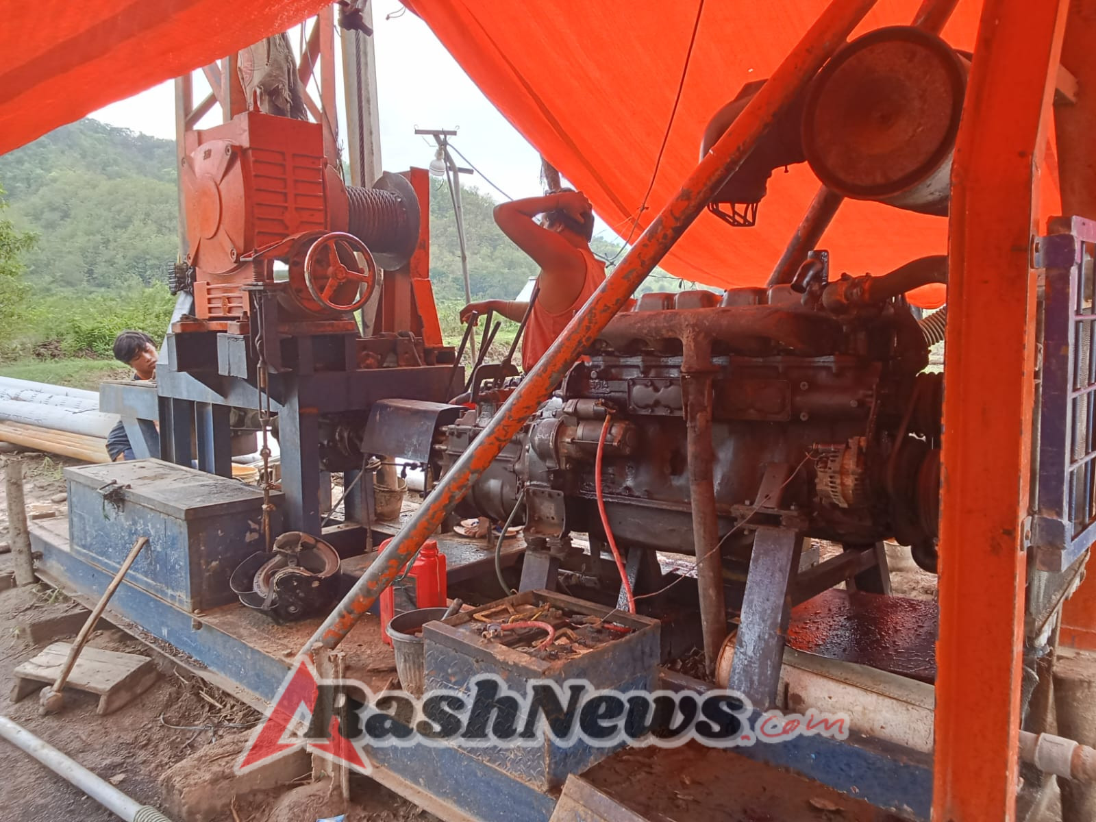 Babinsa Monitoring Pengerjaan Sumur Dalam 100 Meter di Kecamatan Belo