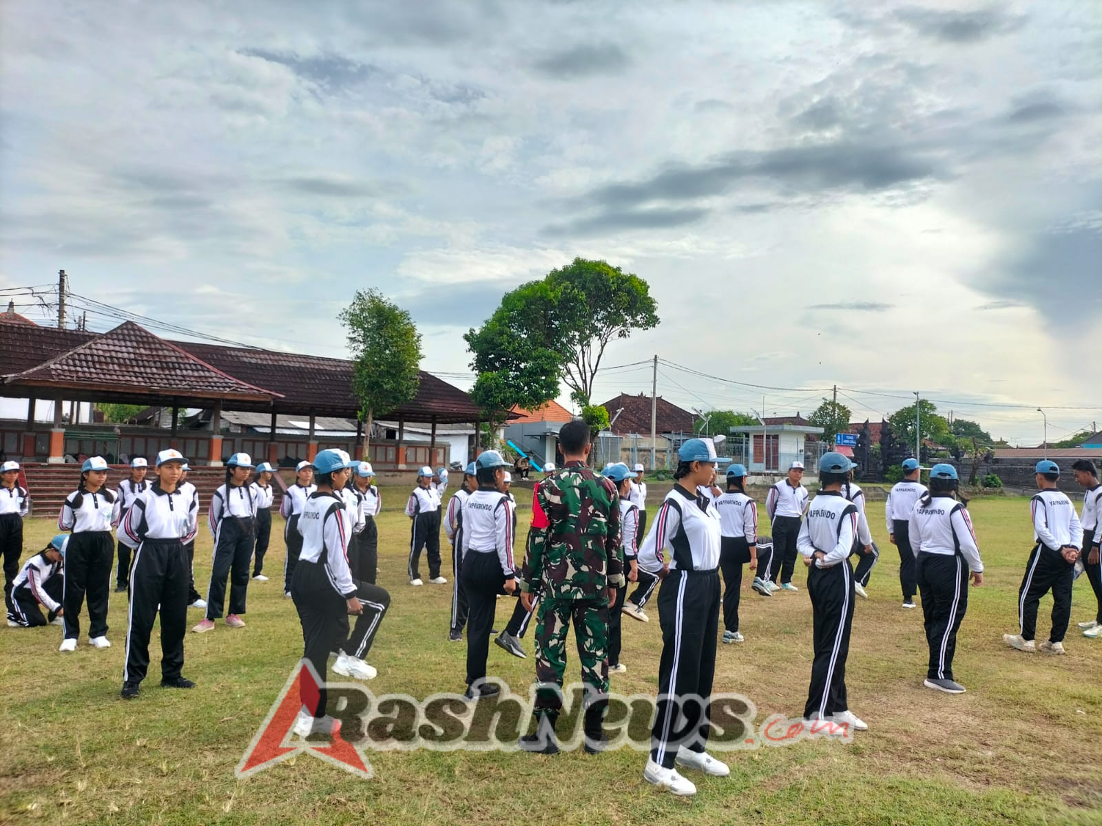 40 Calon OSIS SMK Yaparindo Dibekali Disiplin Dan Kepemimpinan Oleh Babinsa Semarapura Kauh