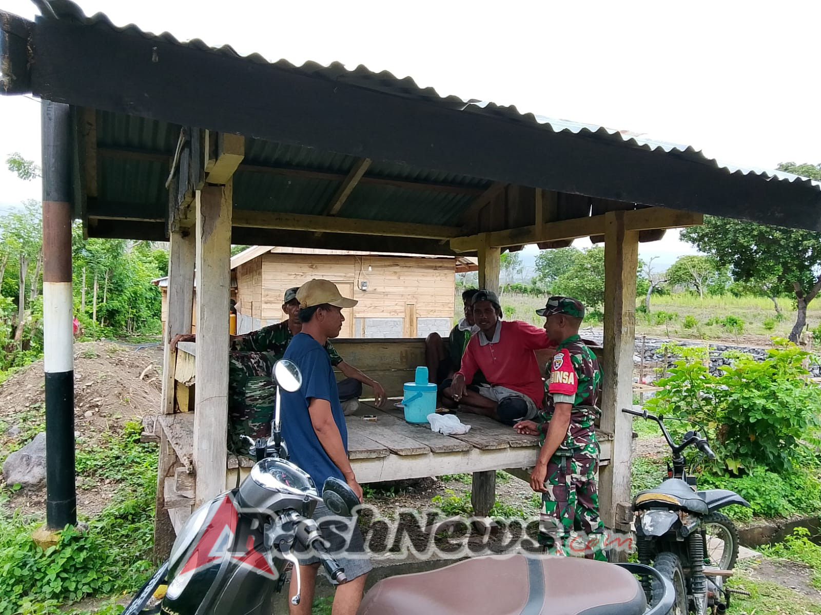 Lewat Komsos, Babinsa Nanga Kara Dorong Warga Ciptakan Lingkungan Ramah Anak