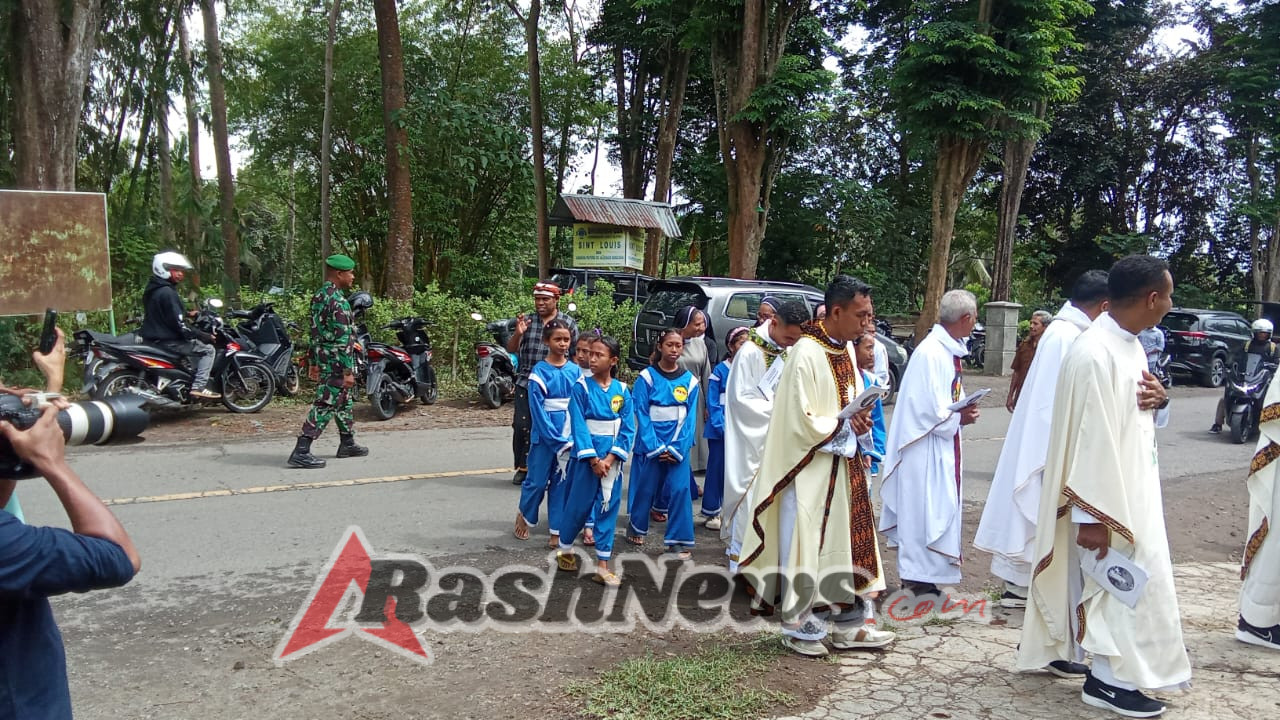 Pengamanan Khidmat Babinsa dalam Perayaan Misa Perdana Pater Piter Krisologus Bheo