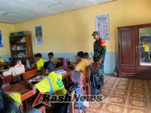 Pendampingan SPPG: Babinsa Boawae Kawal Pembagian Makanan Bergizi di Sekolah dan Posyandu