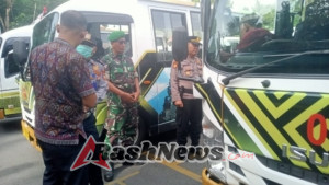 Ciptakan keamanan dan kenyamanan, Personil Koramil 1623-02/Abang bersama Instansi terkait laksanakan apel gelar pasukan PAM piodalan di Pura Lempuyang Luhur.