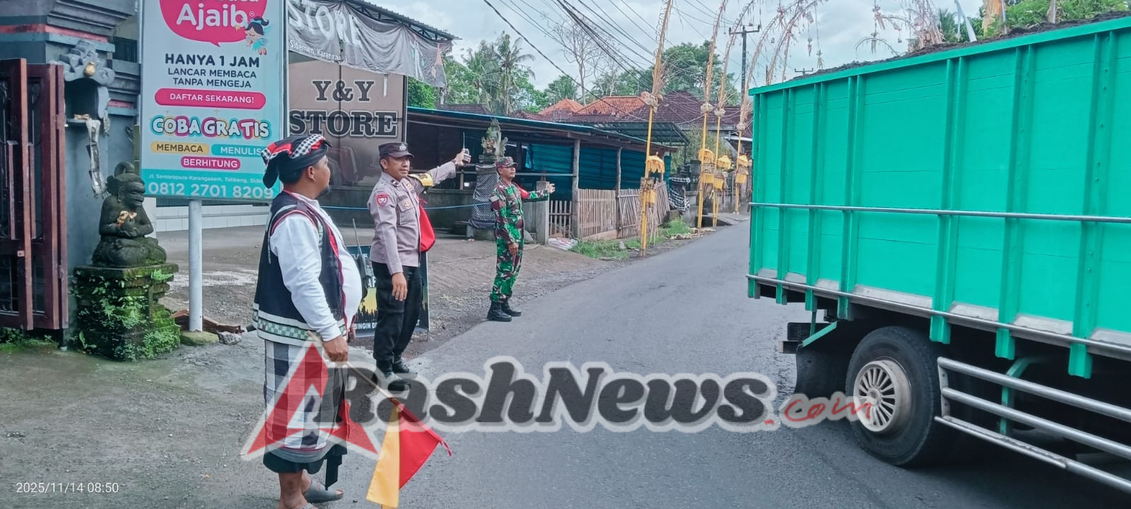 Babinsa Talibeng Pantau Upacara Adat di Pura Manik Bingin Kecamatan Sidemen.
