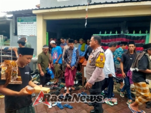 Bhabinkamtibmas Kerobokan Kelod Amankan Kegiatan Sholat Jumat