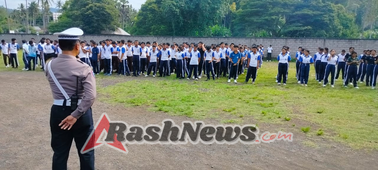 Police Goes To School” Safety Riding Sat Lantas Polres Karangasem di SMA N 1 Manggis