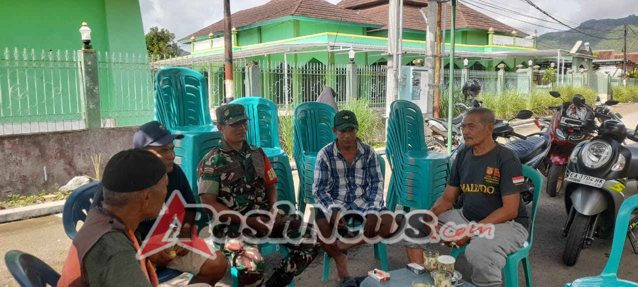Tingkatkan Keamanan, Babinsa Koramil 1628-03/Seteluk Laksanakan Pemantauan Wilayah Berkala
