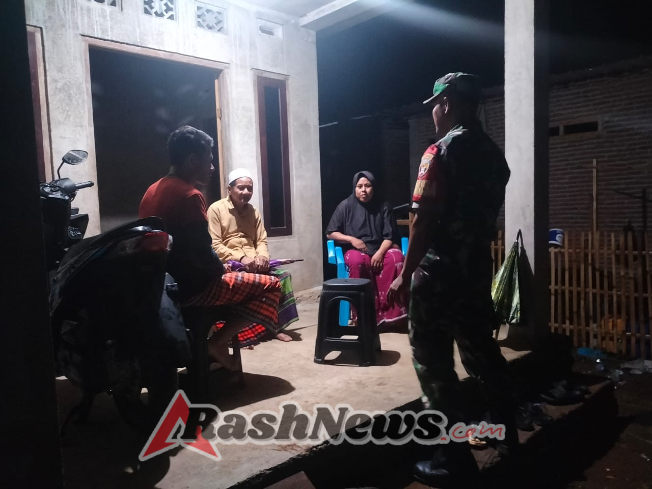 Babinsa Darussalam Pastikan Keamanan Lingkungan, Pesan Kamtibmas Disampaikan dengan Tegas