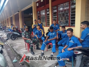 Babinsa Koramil 1602-01/Ende Sosialisasikan Keamanan Wilayah di Lingkungan SMKN 2 Ende