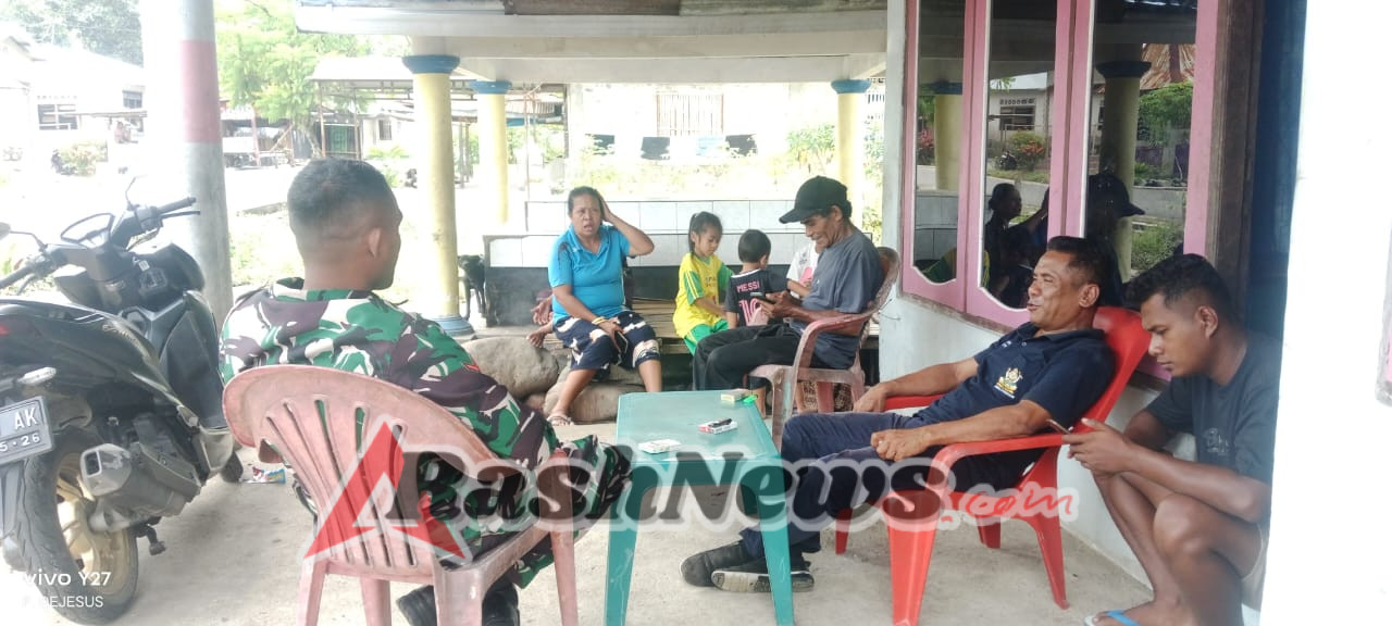 Monitoring Wilayah dan Komsos, Babinsa Perkuat Kemanunggalan TNI-Rakyat di Desa Hobatuwa