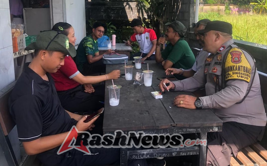 Bhabinkamtibmas Singakerta Sosialisasikan Layanan Polisi Call Center 110 kepada Warga