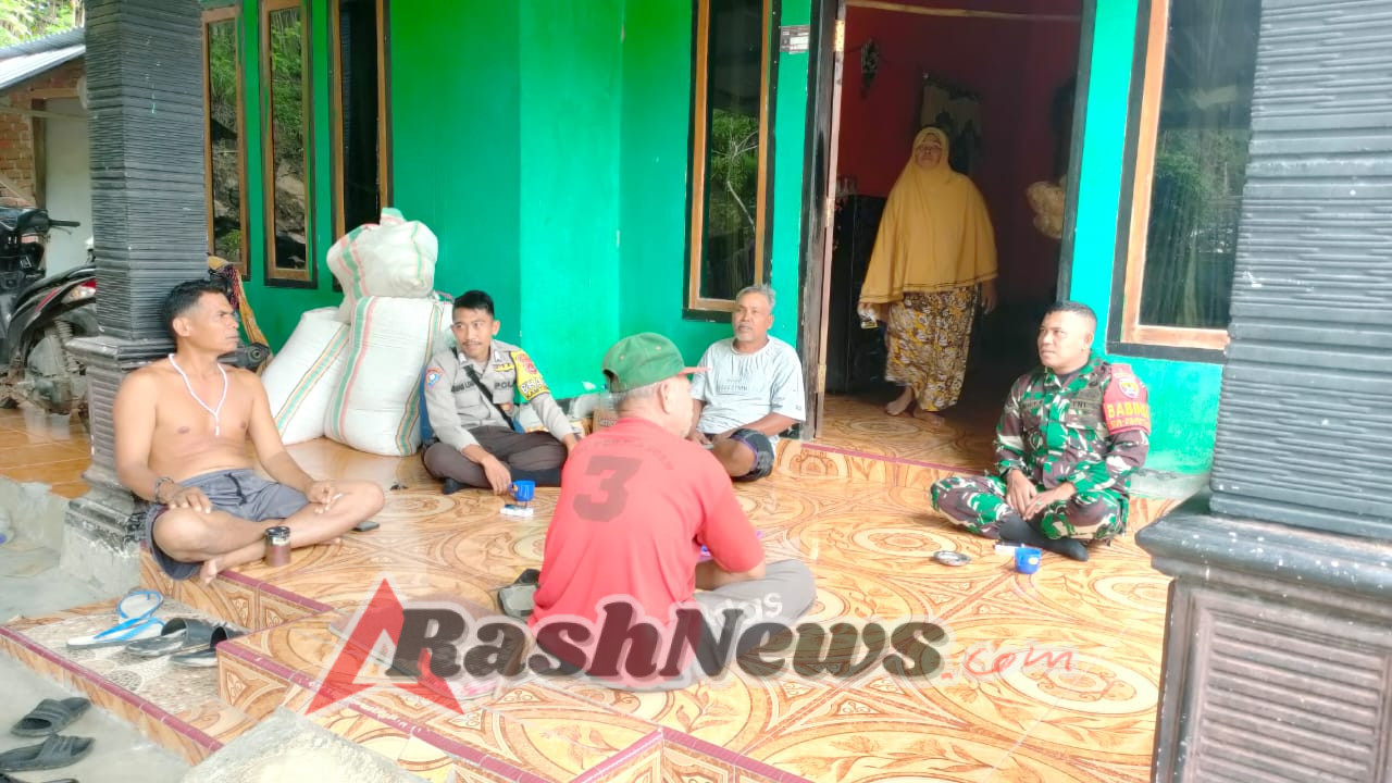 Komsos dan Monitoring Babinsa Koramil Poto Tano, Desa Binaan Tetap Kondusif