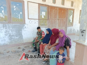 Babinsa dan Masyarakat Desa Tobotani Bersinergi untuk Ciptakan Lingkungan Aman dan Kondusif