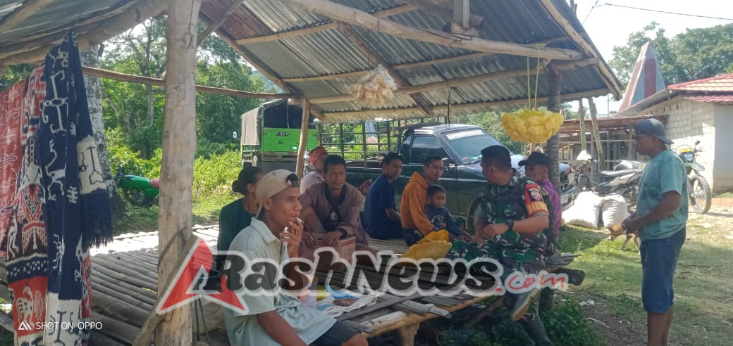 Wujud Pembinaan Teritorial, Babinsa Tabundung Sambangi Pasar Praing Kareha