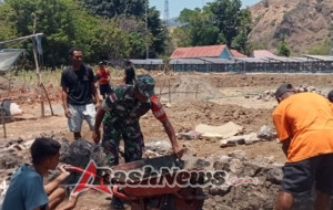 Babinsa Koramil 1618-03/Insut Wujudkan Kepedulian Melalui Gotong Royong Bersama Warga Binaan