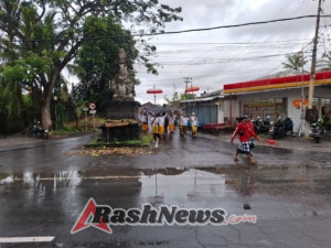 Koramil 1616-05/Sukawati Dukung Pengamanan Melasti di Desa Guwang