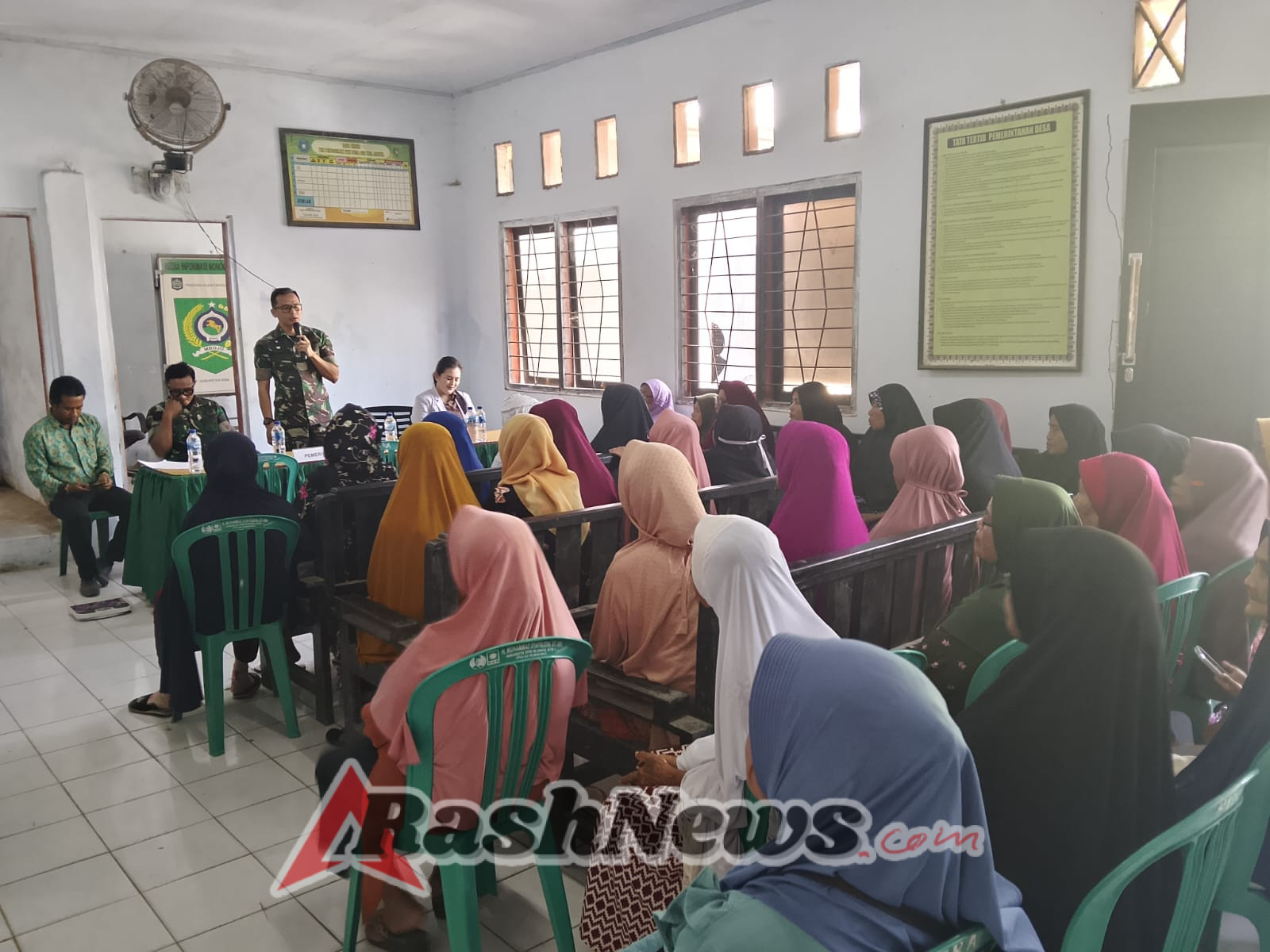 RS AD TK IV Sultan Abdul Khahir II Bima Gelar Skrining Mata, Babinsa Arahkan Warga Desa Sie