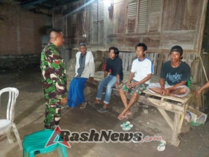 Sertu Muhammad Ajak Warga Desa Nata Waspadai Musim Hujan dan Jaga Anak dari Bahaya