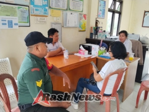 Komsos Di Pustu, Bidan Desa Sampaikan Apresiasi Keaktifan Babinsa Getakan Dalam Kegoatan Kesehatan