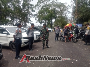 Tunjukkan Eksistensi Dalam Upacara Keagamaan, Babinsa Desa Sebudi Amankan Upacara Piodalan.