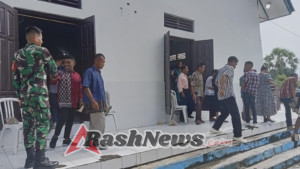 Ibadah Minggu Berjalan Lancar, Piket Koramil BTT Lakukan Pengamanan di Dusun Tuambian