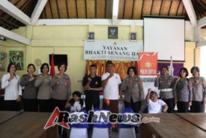 Polres Gianyar Gelar Giat Minggu Kasih dan Baksos di Yayasan Bhakti Senang Hati Desa Siangan