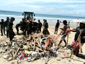Danramil Mayor Inf Hendra Gunawan, Apresiasi Semangat Gotong Royong dalam Karya Bhakti di Pantai Kuta