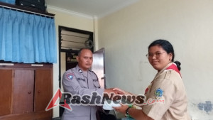 Saka Bhayangkara Tabanan Beri Bingkisan Khas Galungan kepada Sat Binmas sebagai Wujud Apresiasi