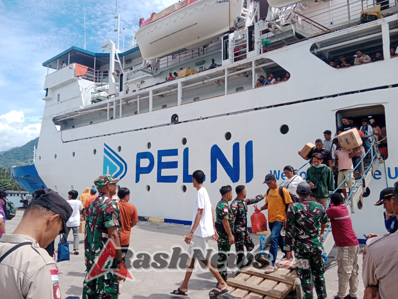 Monitoring dan Pengamanan Babinsa Koramil 1602-01/Ende di Pelabuhan IPPI Berjalan Lancar