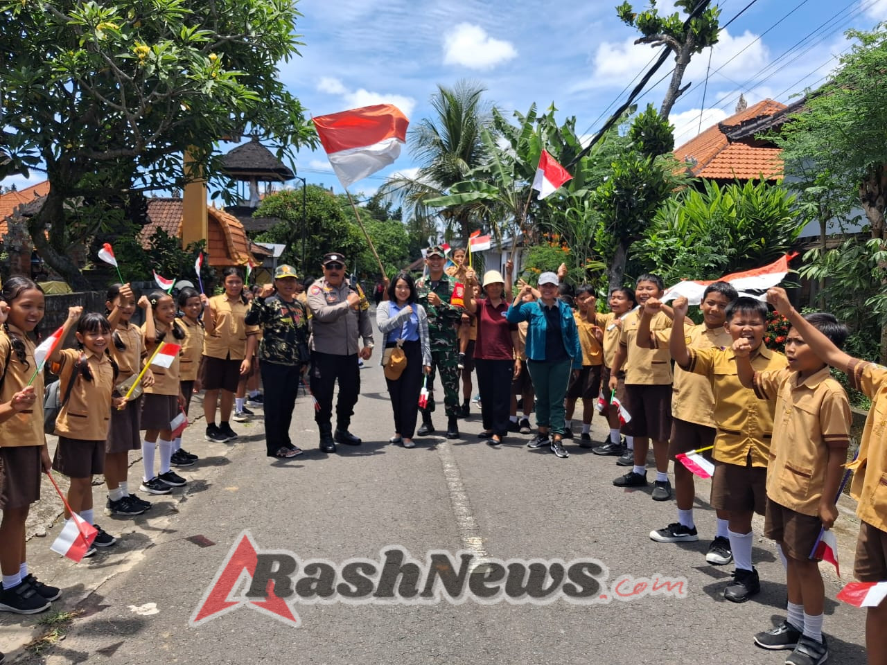 Pengamanan Kegiatan Napak Tilas Jejak Pahlawan Nasional I Gusti Ngurah Rai di Tugu Pahlawan Tunon
