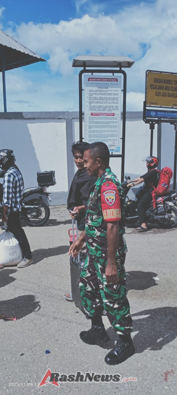 Kodim 1627 Rote Ndao Kawal Aktivitas Bongkar Muat di Pelabuhan Pantai Baru