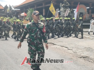 Babinsa Batubulan Tegakkan Nilai Patriotisme Lewat Pengamanan Napak Tilas Surat Sakti Ngurah Rai