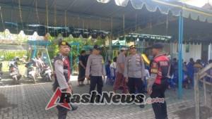 Personil Polsek Bersama Personil Polres Bangli Laksanakan pengamanan Kegiatan Ibadah Minggu Di Gereja Marga Rahayu